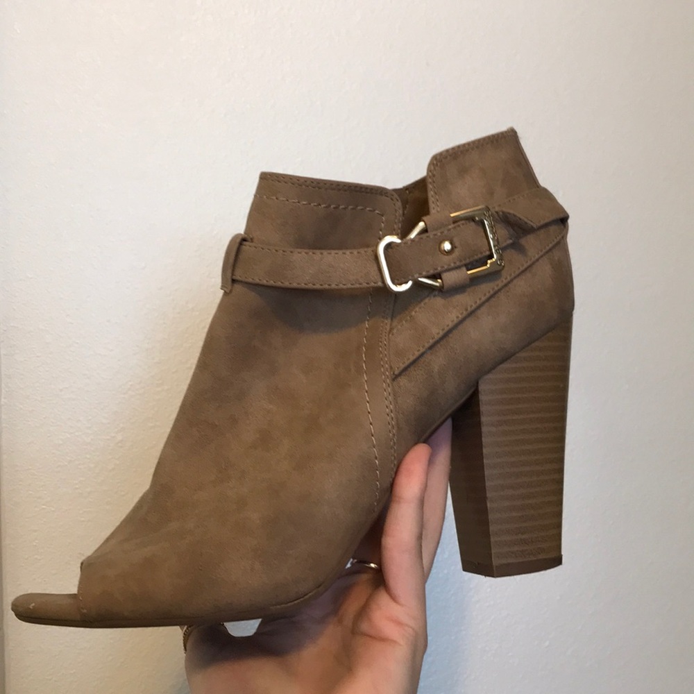 GUESS tan booties - Picture 2 of 3